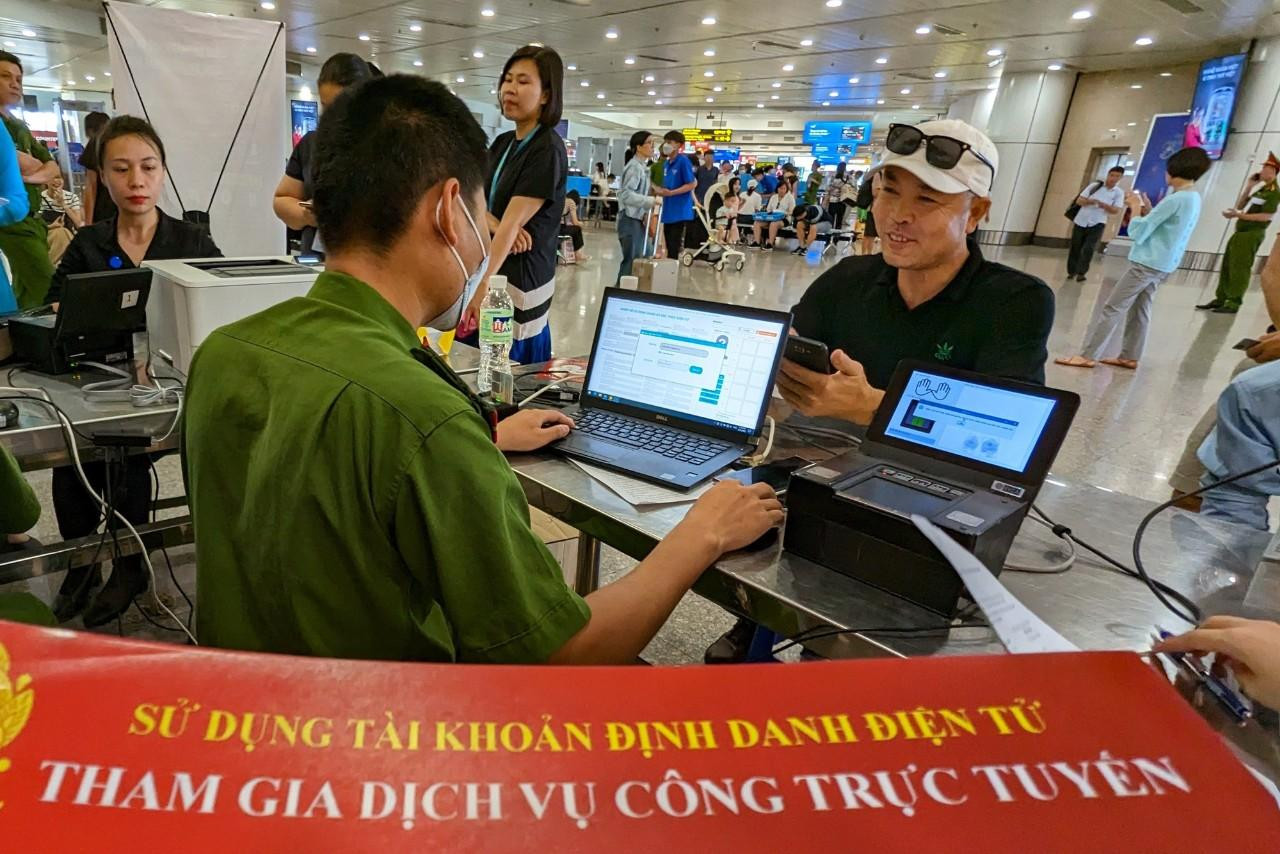 Từ ngày 1/6, hành khách có thể dùng VNeID mức độ 2 thay CCCD tại mọi sân bay